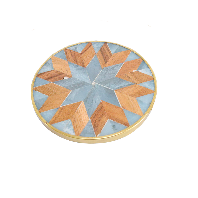 Round decorative plate with geometric pattern 