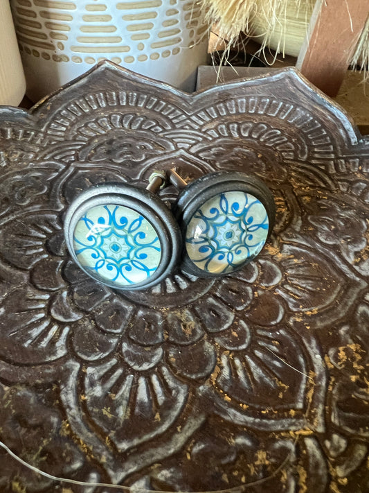 Blue with yellow tone silver door knobs